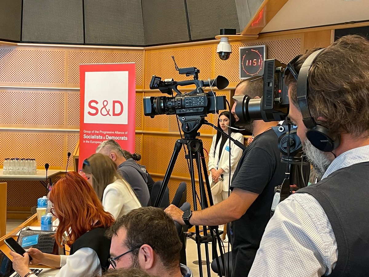 Sharing opinions and a vision for a better education with bright people from the entrepreneurship and digital world: <a href="/salvatorenigro/">Salvatore Nigro @salvatorenigroofficial</a>, <a href="/StefanRaduOprea/">Stefan Radu Oprea</a>, <a href="/victornegrescu/">victornegrescu</a> at the #Digital4Education roundtable <a href="/Europarl_EN/">European Parliament</a>.
#Entrepreneurship #digitaleducation #innovation