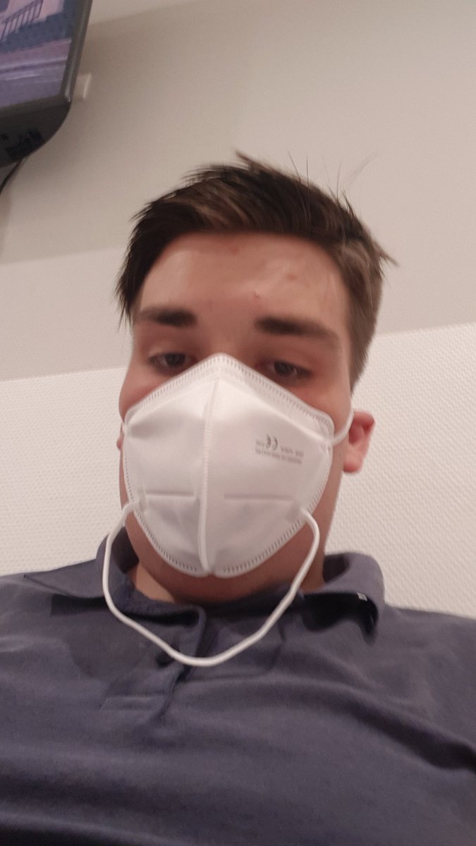 Jenyx_Live's tweet photo. Gerade in der Notaufnahme weil wegen Aua https://t.co/cGq8C0tSJv