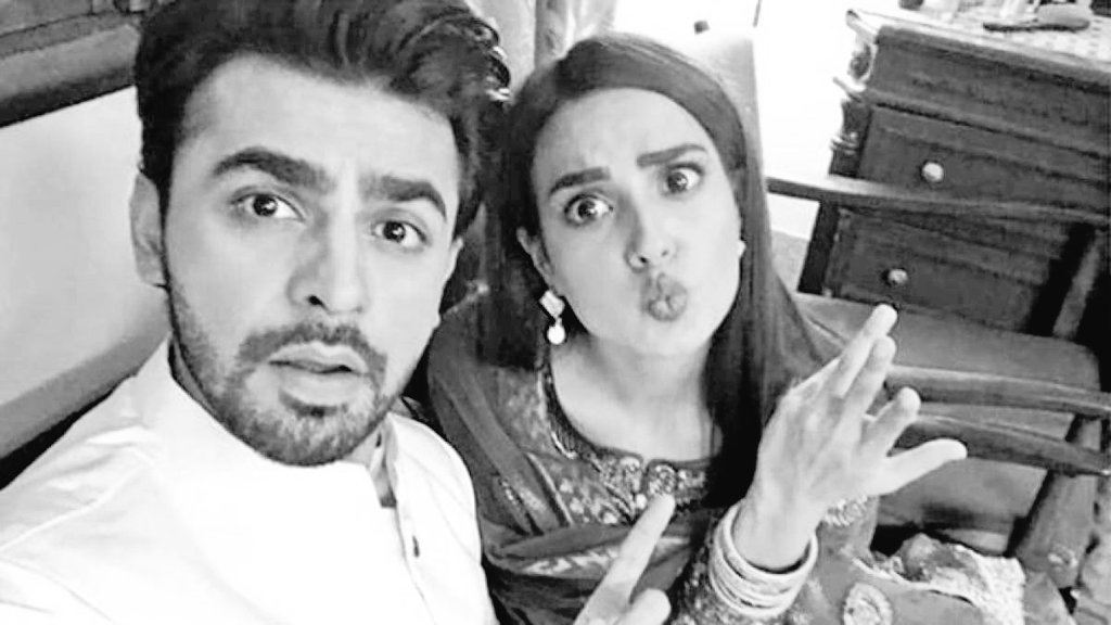 aaishahedits's tweet photo. #4yearstosunochanda https://t.co/TPJf1GZyBK