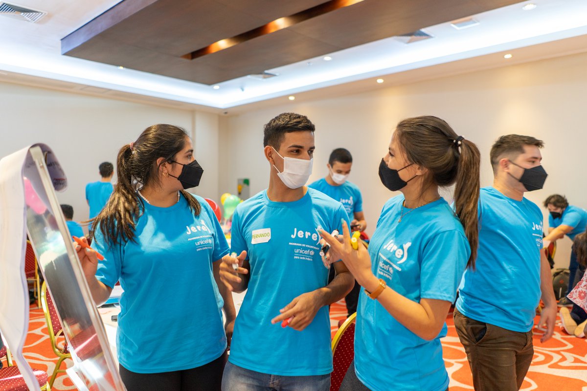UNICEFParaguay's tweet photo. ¿Tenés ideas brillantes para combatir el cambio climático? 💡

Formá un equipo con tus amigos y amigas y presentá tu proyecto. ¡Animáte a ser parte del #DesafíoJoven y sé un agente de cambio! 

Más información en: https://t.co/AsSdQyUzMB https://t.co/jKqAK83PyH