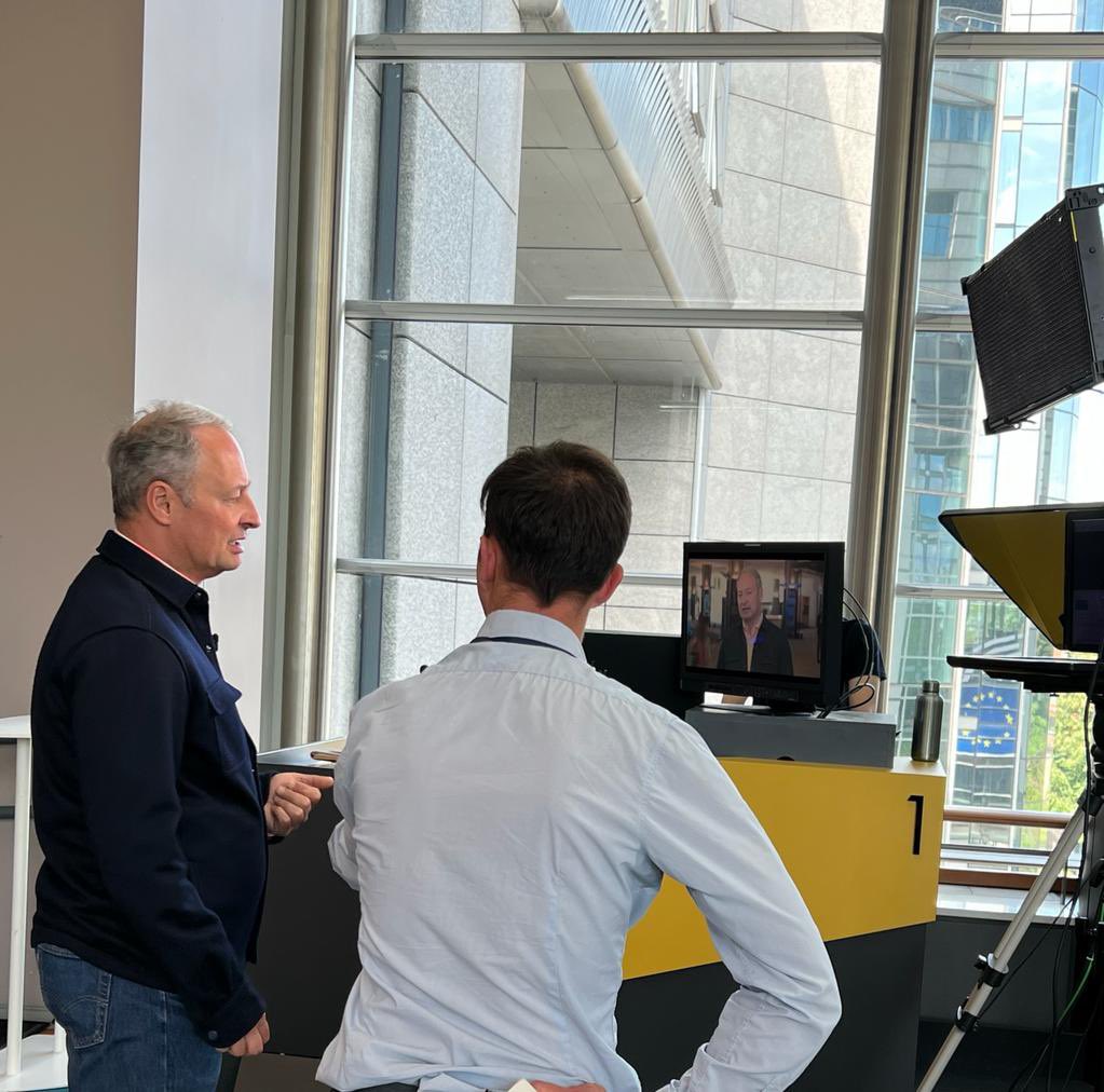 Behind the scenes 📹 <a href="/SCHIEDER/">Andreas Schieder</a> giving an Interview to <a href="/Channel4News/">Channel 4 News</a> on today‘s announcement by the UK’s foreign minister to unilaterally ditch the Northern Ireland protocol