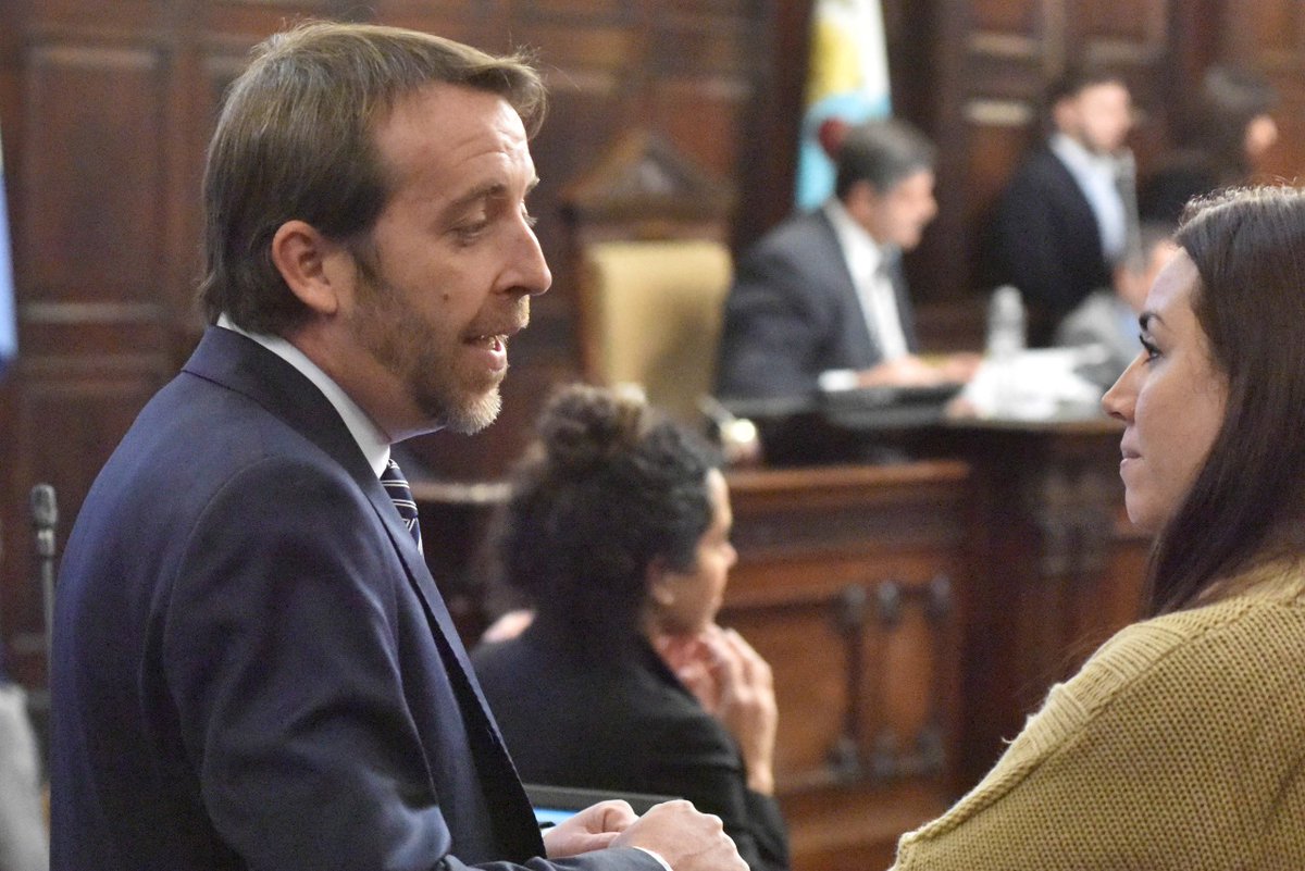 senadomendoza's tweet photo. Las senadoras @Adry_Cano e @hildarquiroga y los senadores @MartinKerchner y @valengonOK, presentes en #MartesDeSesión https://t.co/DQLU7MPWm0