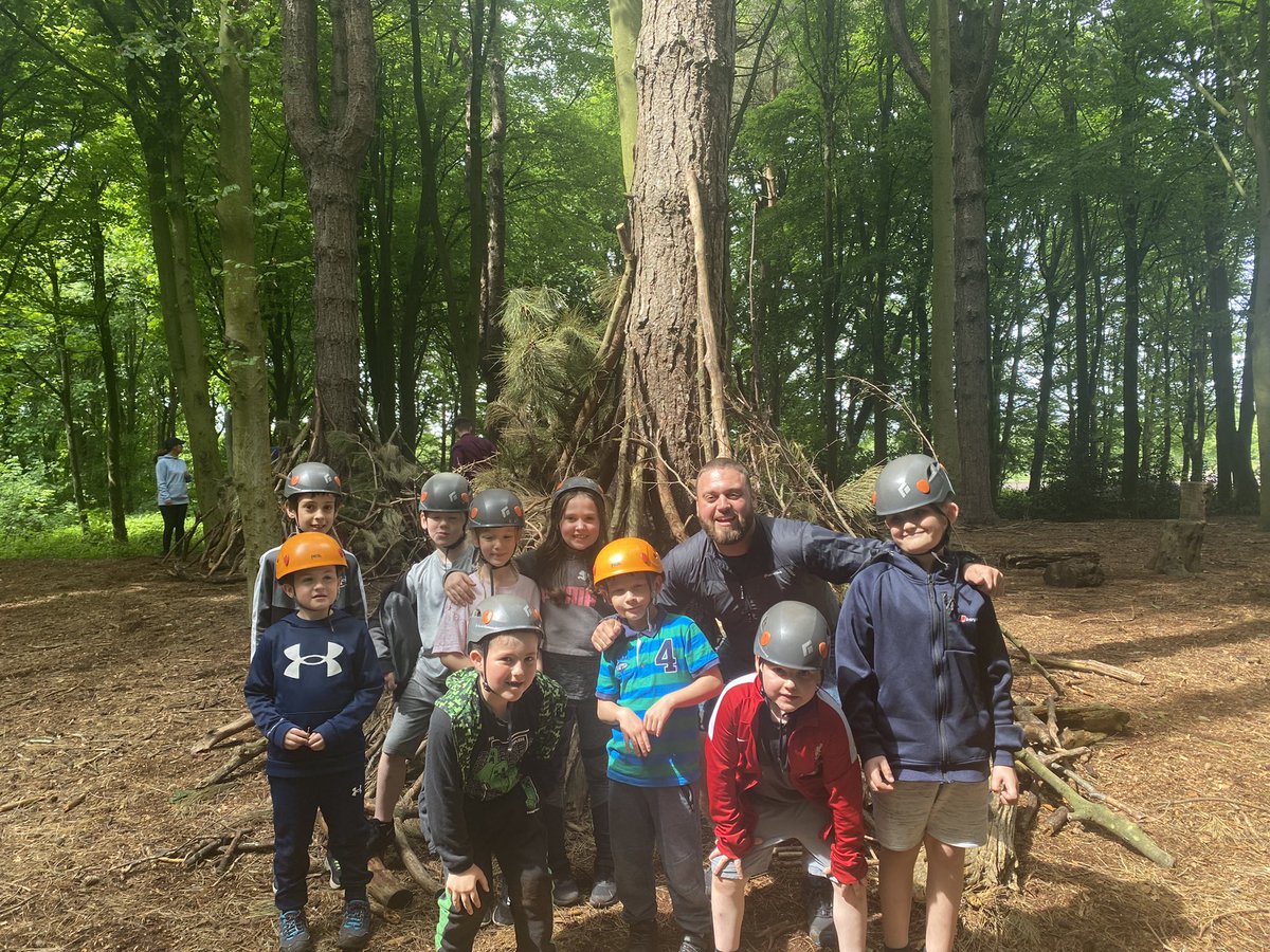 tmcilroyREMAT's tweet photo. Look at our amazing shelters! Some fantastic teamwork on display this afternoon @Year3Garston @GarstonCE https://t.co/1LUczCX71A