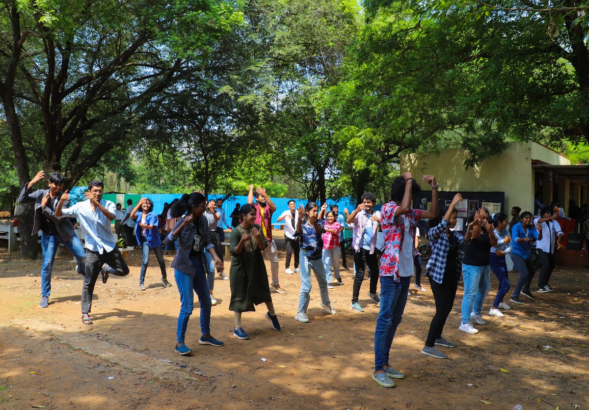 pixelathonmcc's tweet photo. A spectacular flashmob for Pixelathon'22!
.
.
.
#pixelathon #pixelathon22 #departmentofcommunicationmcc #communicationmcc #madraschristiancollege #mcc #flashmob #pixelathonflashmob #photographycontest #photoexhibition #photography #event #photocontest #1daytogo https://t.co/XajOQ83Lj7