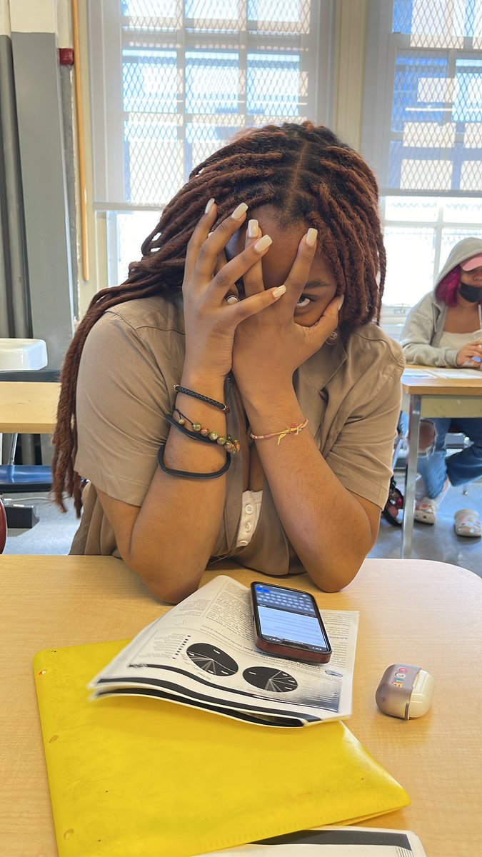 Lisamvam's tweet photo. I just asked jayda what her senior quote was going to be and she said “what do we do now?” SLEEKSOSJSHGKJSKS IM SCREAMING!! LOOK AT HER LITTLE GOFFY ASS https://t.co/BCY9HwzuB1