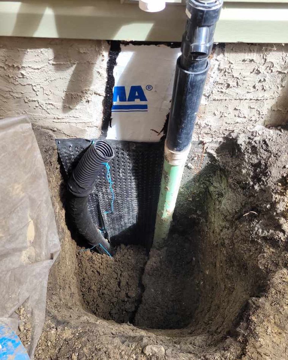 LenbethEdmonton's tweet photo. #lenbeth repairs - beginning, middle, end. Itโs like we were never there and you can enjoy your warm dry basement. ๐จ๐ท๐ผ๐ท๐พโโ๏ธ
#construction #building #renovation #concrete #constructionlife #builder #homeimprovement #house #engineer #work #builders #yeg #edmonton #alberta #berta https://t.co/3rIDDT2ZVR