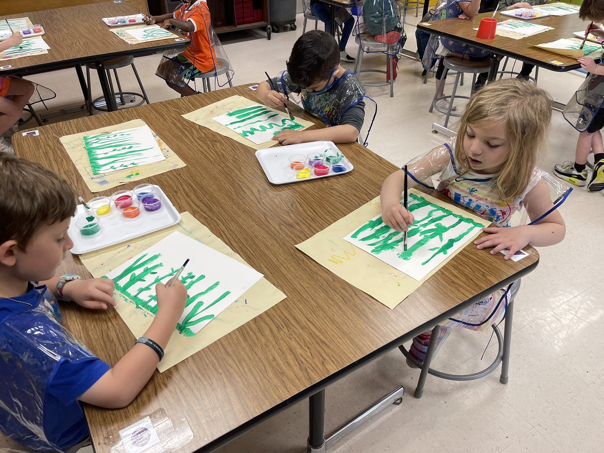 wtboearts's tweet photo. Woodland Kinders in the beginning stages of creating a floral landscape inspired by the book Planting A Rainbow by Lois Ehlert #shiningbrightereveryday #rainbow #painting #kindergarten @WarrenSchoolsNJ @PrincWoodland https://t.co/g12zYYLNlm