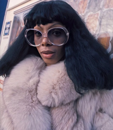 ScheckTwit's tweet photo. Ten yrs ago today we lost this queen. She wrote or co-wrote 8 of her top 10 hits, she sued (and won) for the rights to her songs....Way ahead of her time. A true OG Boss B. #RIPDonnaSummer https://t.co/CC9PDTzWTd