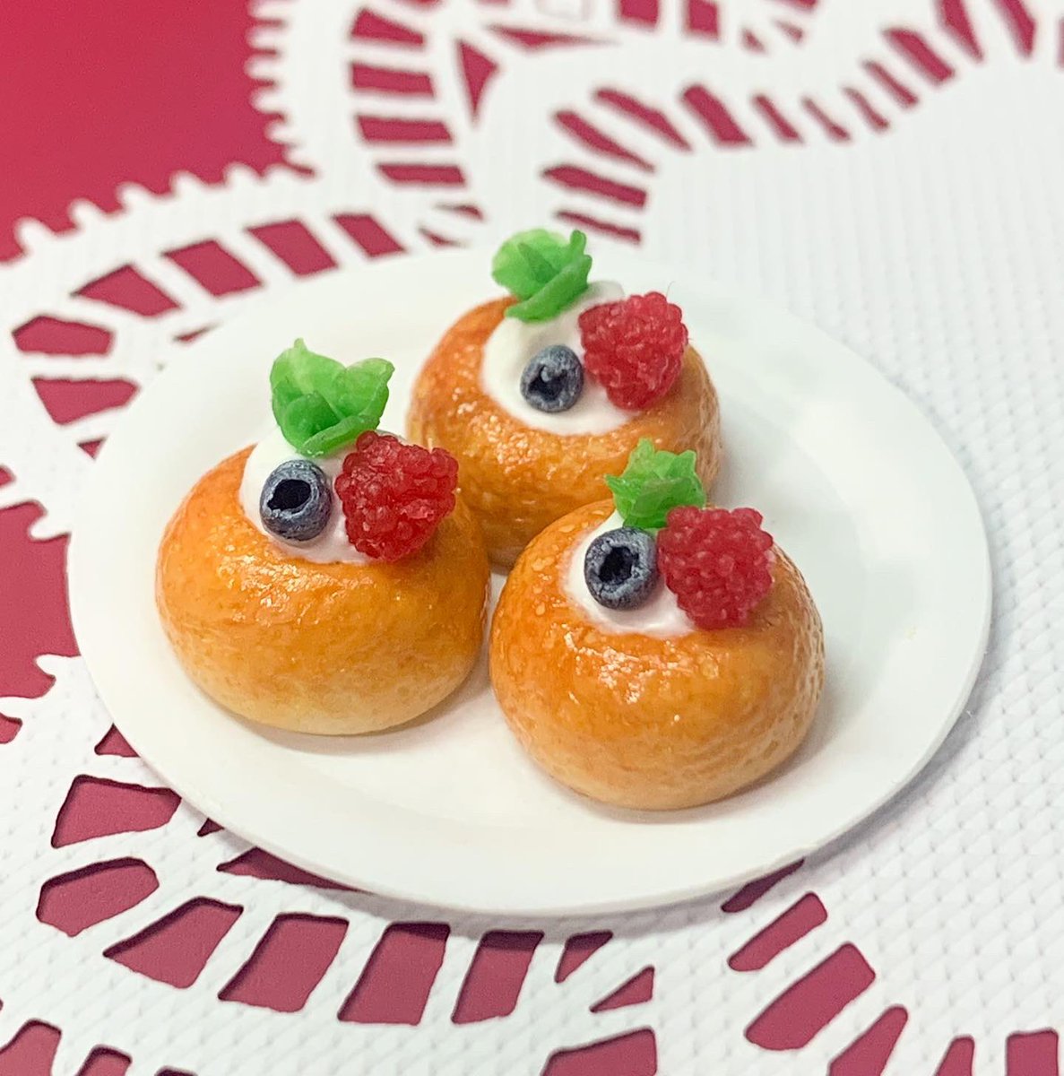 mii_mini77's tweet photo. #ミニチュアサヴァラン 完成しました✨

#ミニチュア完成品 #ミニチュア #miniature #ミニチュアスイーツ #miniaturecake https://t.co/jmjhXYWXrl