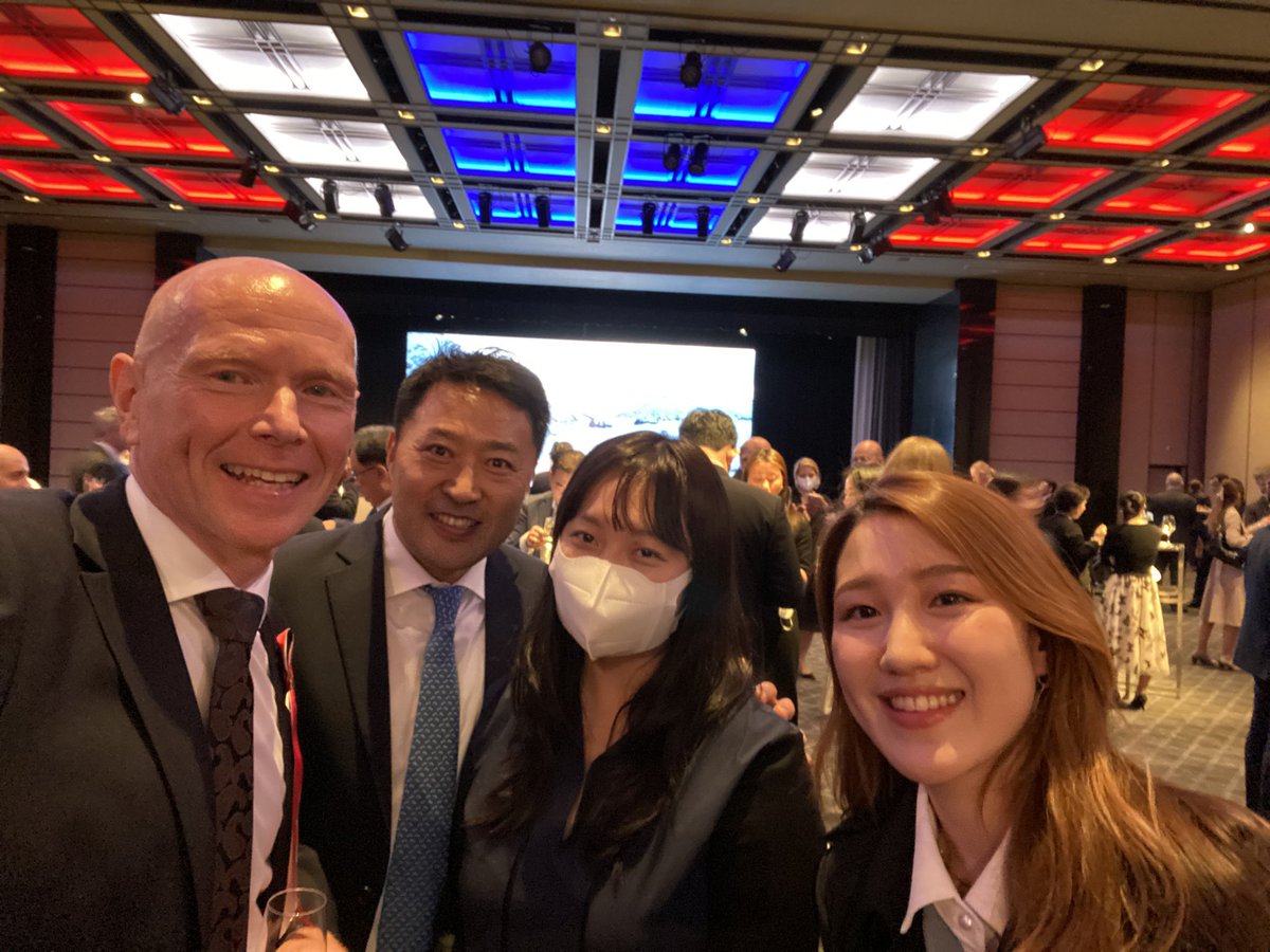 Happy Constitution Day to all Norwegians🇳🇴 and friends of Norway! Thanks for joining our big celebration here in Seoul tonight! Hurra for 17. mai🇳🇴🌺🎈#Norway #ConstitutionDay