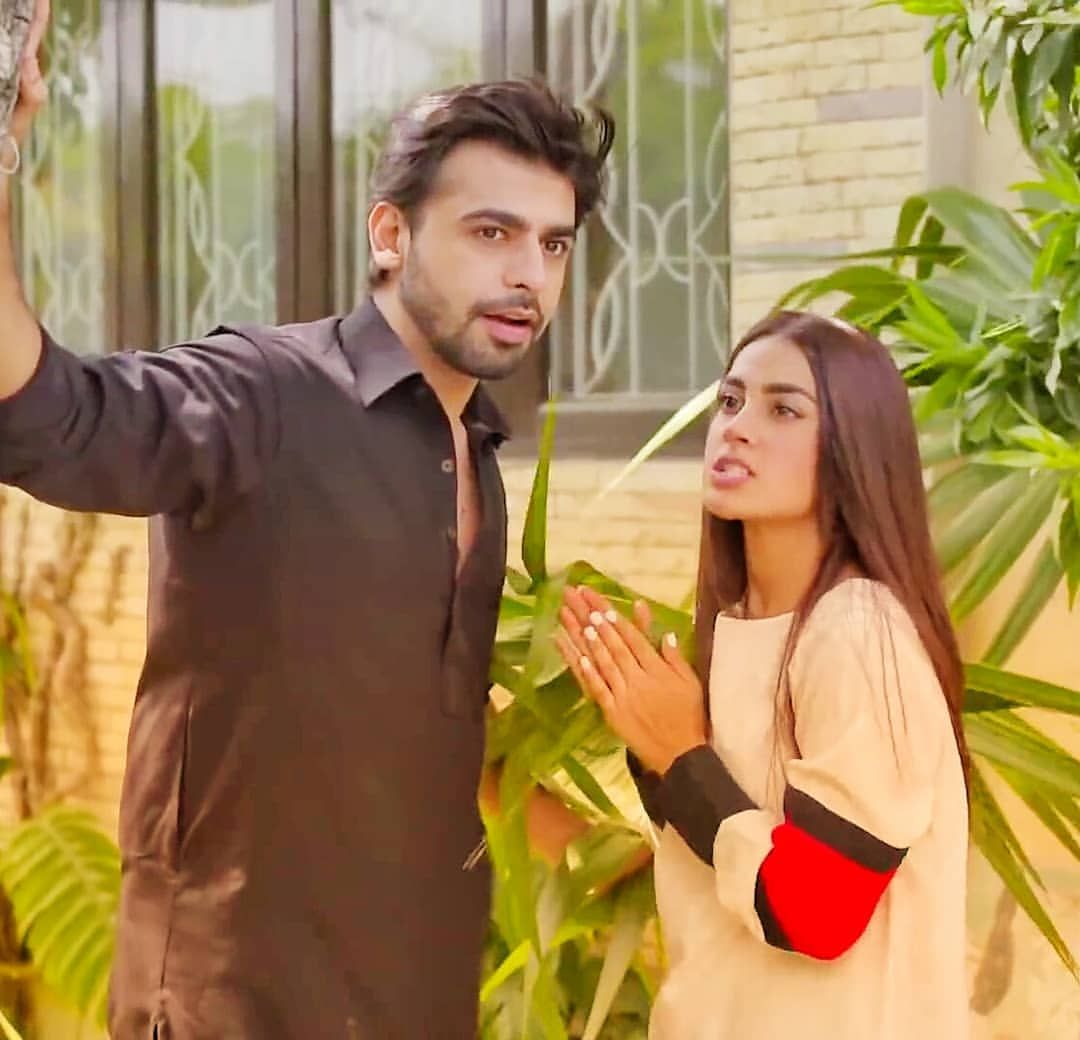 iqraazizayesha's tweet photo. Their cute conversation
#4yearstosunochanda https://t.co/iKZvGnQzYe