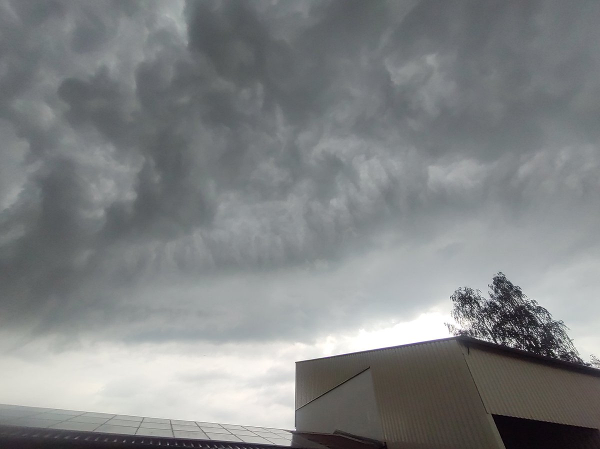 pepperkai's tweet photo. #Gewitter #nordhessen #eschwege @Kachelmannwettr @WetterOnline @DWD_presse 16.05.22 https://t.co/tgBJcIWHVB