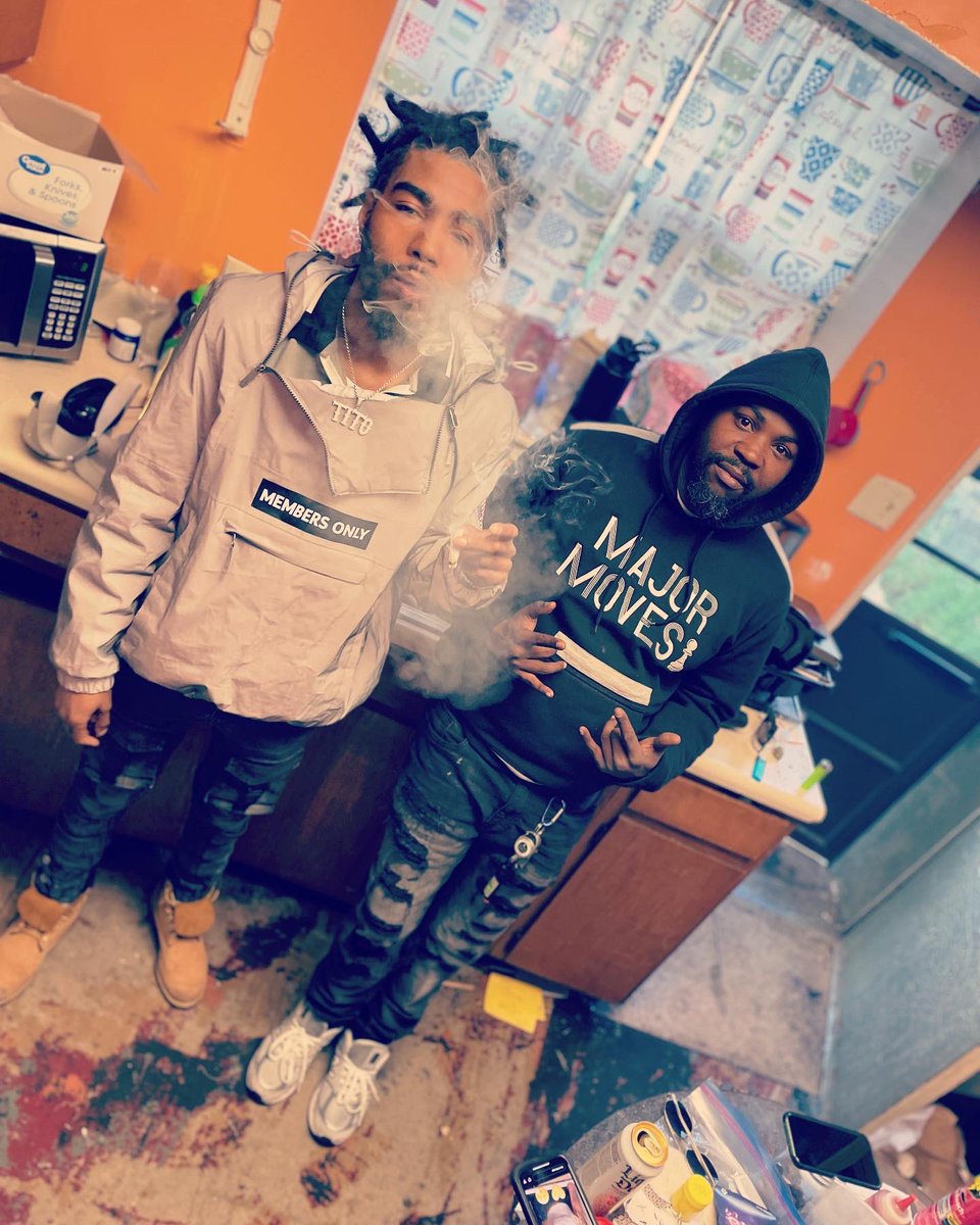 MagruderXmike's tweet photo. Fuck the hoes we chasing paper 💯👹#LLJUJU https://t.co/IVl7uqkdxP