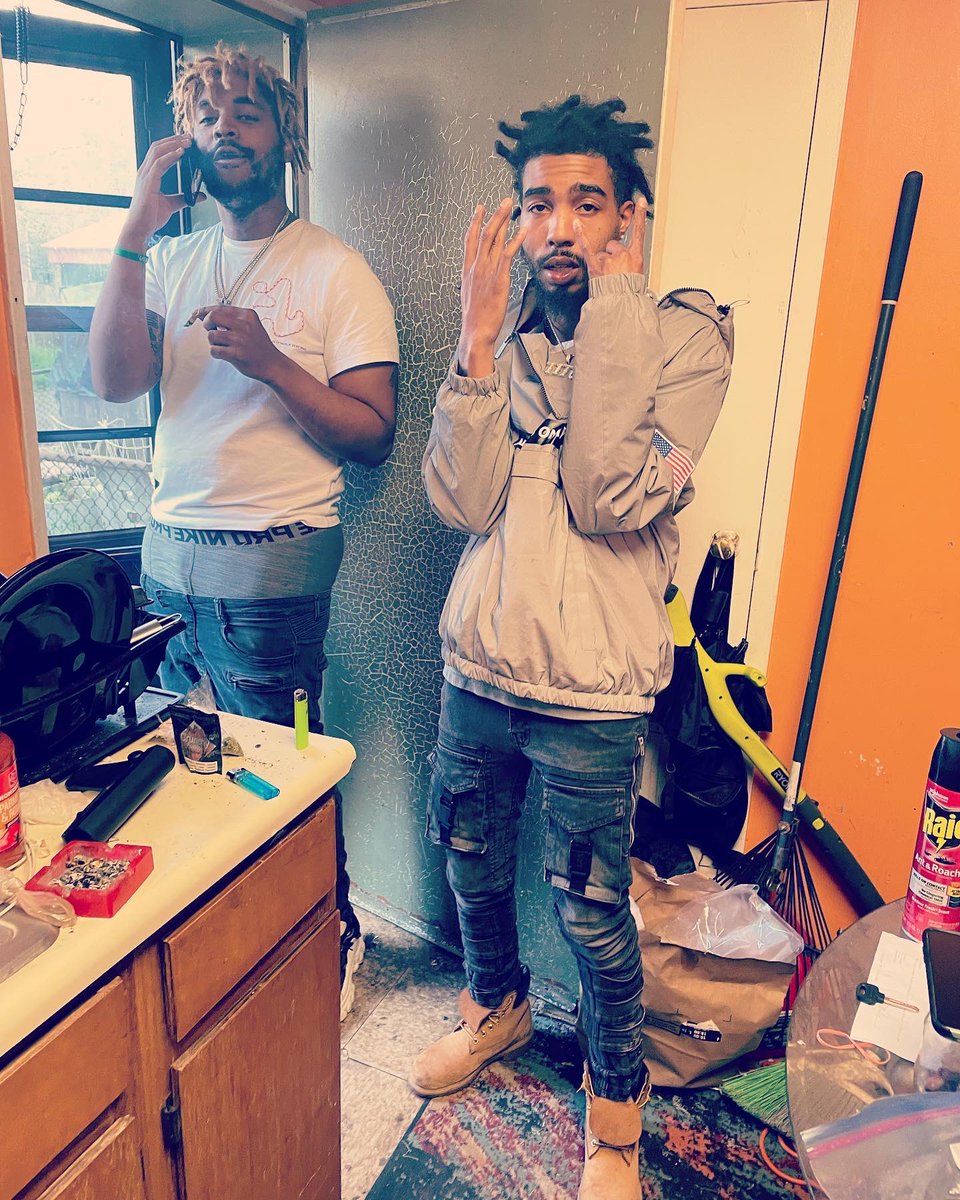 MagruderXmike's tweet photo. Fuck the hoes we chasing paper 💯👹#LLJUJU https://t.co/IVl7uqkdxP