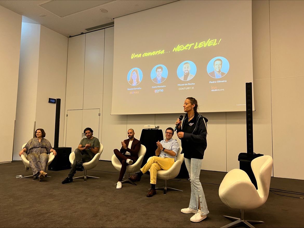 ericajpsoares's tweet photo. Zome é partilha!!
Quatro consultores de topo de 4 redes diferentes. Em nome da partilha e do imobiliário! ❤️🤩🤩

Pensamos diferente, sentimos diferentes e somos diferente!
#zomeiswhereyourheartis https://t.co/Us97MXvFIu
