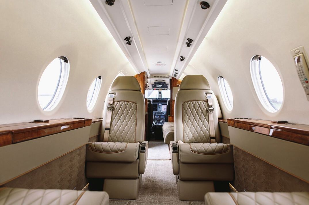 FlyPrivate's tweet photo. “The #Nextant 400XTi is one of the fastest #aircraft in the sky, getting you to your destination quicker. Its ergonomically designed cabin optimizes space and efficiency while low-noise levels minimize fatigue.” – #flyprivate #privatejetcharter https://t.co/OipfjZTTVQ https://t.co/nZFdenornq