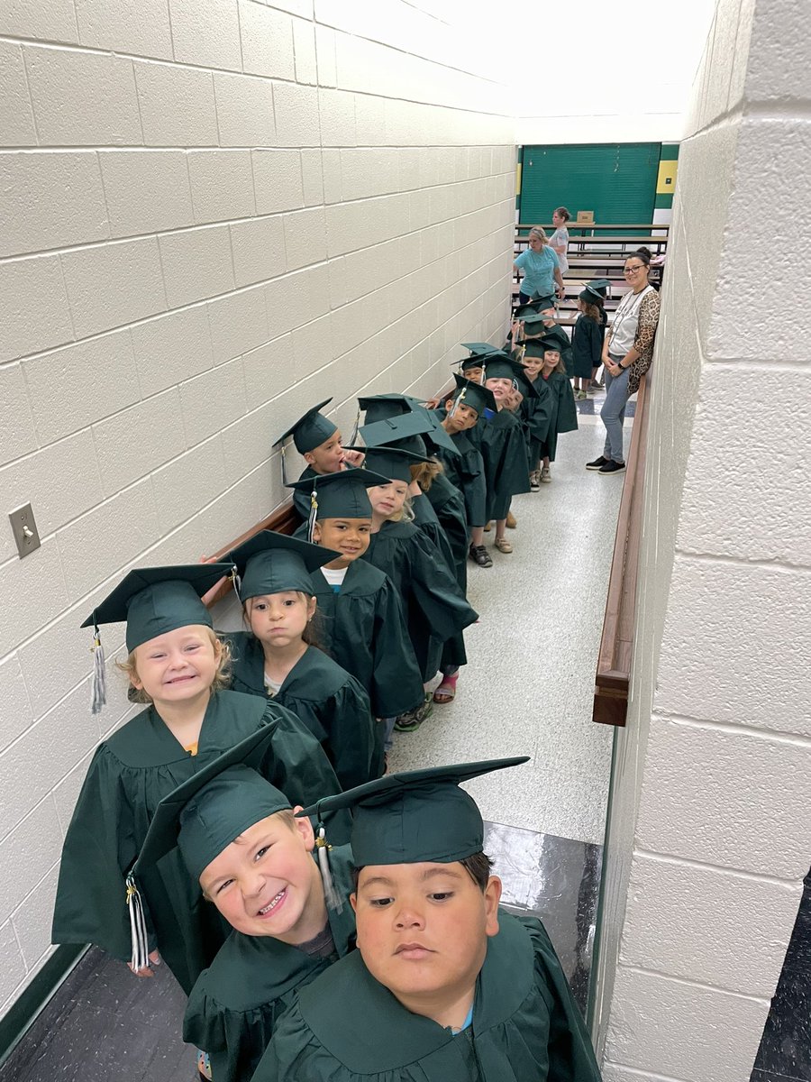 mandisue03's tweet photo. Dress rehearsal!!! 💚🦅❤️ https://t.co/vEEDmGQoFL