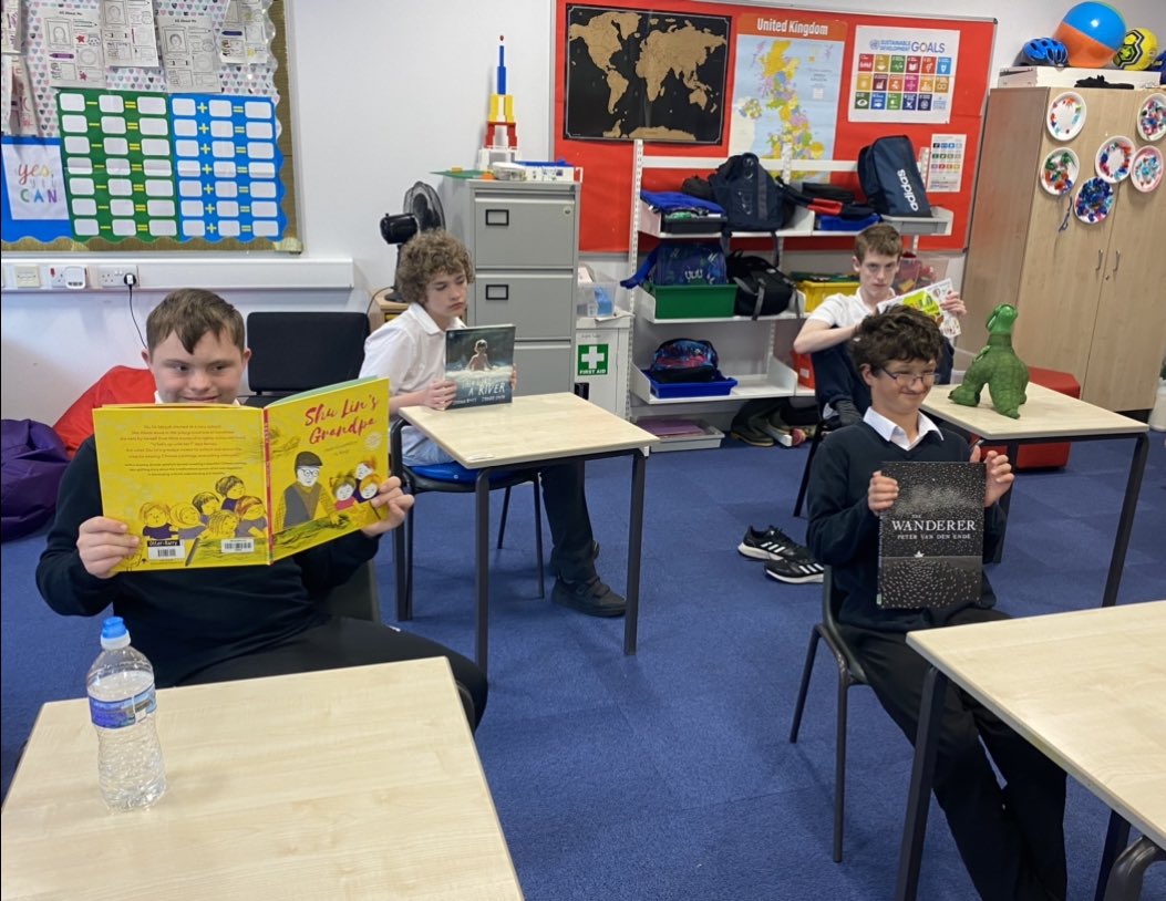 Miss Robertson tweet media