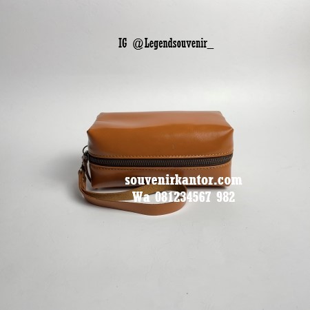 SouvenirLegend's tweet photo. Legend menyediakan jual pouch bag leather mini (code:PC-003) ini memadukan kesan kekinian dan classic. Hal tersebut bisa anda lihat dari pilihan warna, desain dan ukuran yang cukup sederhana. #pouch #giftleather

https://t.co/yoRO6xe4g5 https://t.co/Eh8jROeVXJ