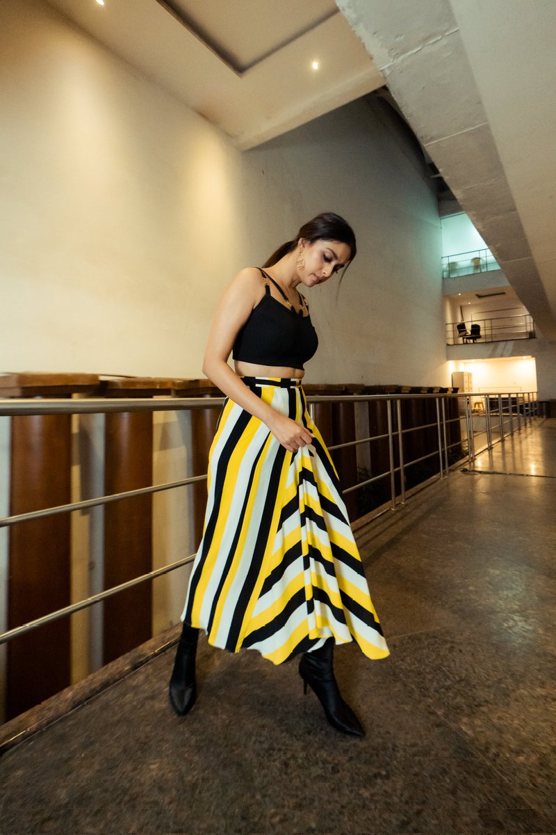 ShivaniKeerthy's tweet photo. Ma Stylish Girl 💛😘🖤
@KeerthyOfficial #KeerthySuresh #SVPPromotions https://t.co/hS4aLTPhjb