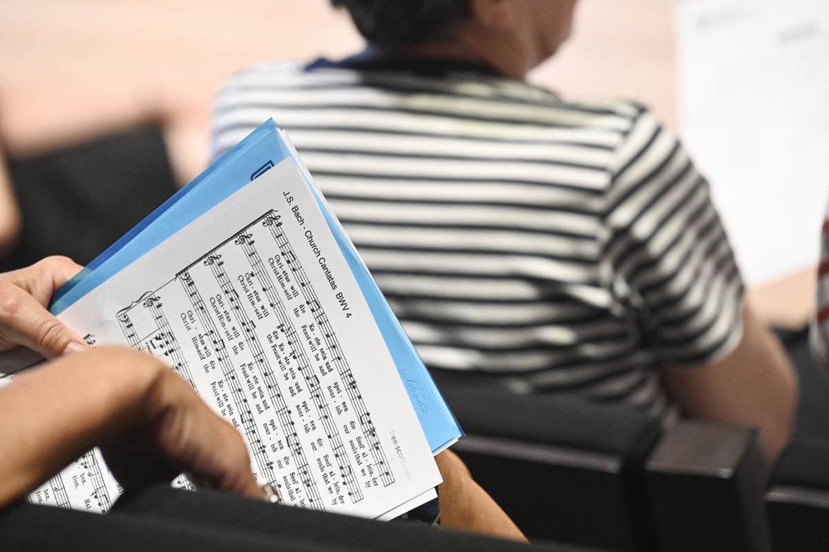 lesartsflo's tweet photo. #Bach #concert 🎶
Ce soir, Paul Agnew dirige le premier concert de son cycle "Bach, une vie en musique" @philharmonie, diffusé en direct sur @francemusique! 👉 https://t.co/Tsbi6VgQGP 
Prêts pour chanter avec nous le #bis du concert? 😉 #àvospartitions 
📷 Benoîte Fanton https://t.co/UhSMoU1xBR