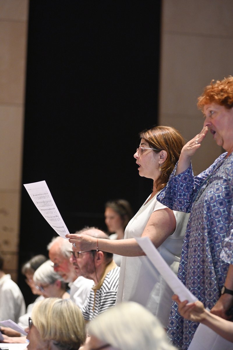 lesartsflo's tweet photo. #Bach #concert 🎶
Ce soir, Paul Agnew dirige le premier concert de son cycle "Bach, une vie en musique" @philharmonie, diffusé en direct sur @francemusique! 👉 https://t.co/Tsbi6VgQGP 
Prêts pour chanter avec nous le #bis du concert? 😉 #àvospartitions 
📷 Benoîte Fanton https://t.co/UhSMoU1xBR
