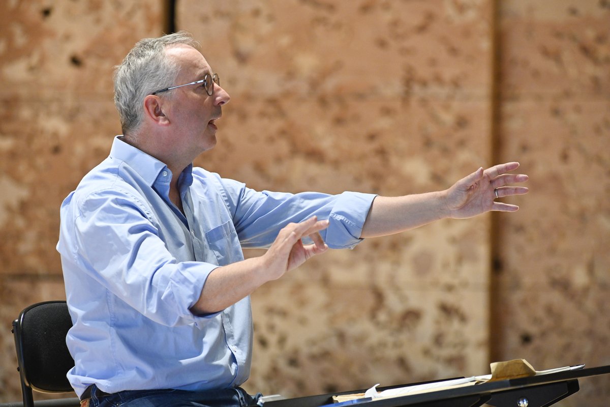 lesartsflo's tweet photo. #Bach #concert 🎶
Ce soir, Paul Agnew dirige le premier concert de son cycle "Bach, une vie en musique" @philharmonie, diffusé en direct sur @francemusique! 👉 https://t.co/Tsbi6VgQGP 
Prêts pour chanter avec nous le #bis du concert? 😉 #àvospartitions 
📷 Benoîte Fanton https://t.co/UhSMoU1xBR
