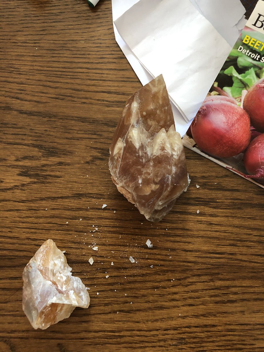 Seghobehgo's tweet photo. 😭 in Atlantis they had crystal artists and tech that could probably put this back together. I don’t even know how this happened. So sorry my old friend! https://t.co/HhWNo4nCsa