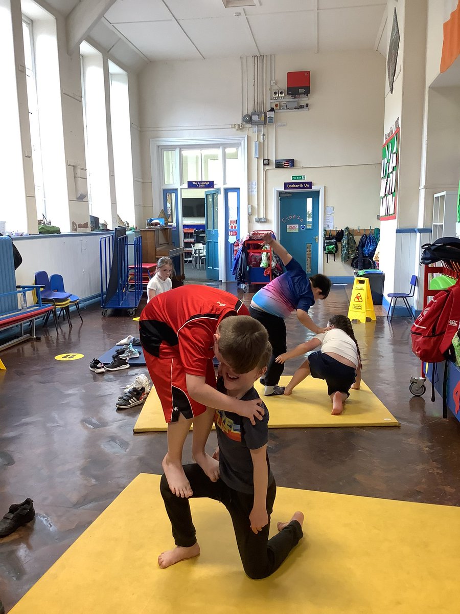MissWalsh19's tweet photo. Such a fun last cheerleading session with D3 - what a way to end our PE sessions! Diolch for giving a new sport a go with positive attitudes! I cannot believe tomorrow is my last day, let’s make it another good one⭐️ Da iawn D3☺️ @DeriSchool @MissBourne1 https://t.co/9MsNnZXQ4j