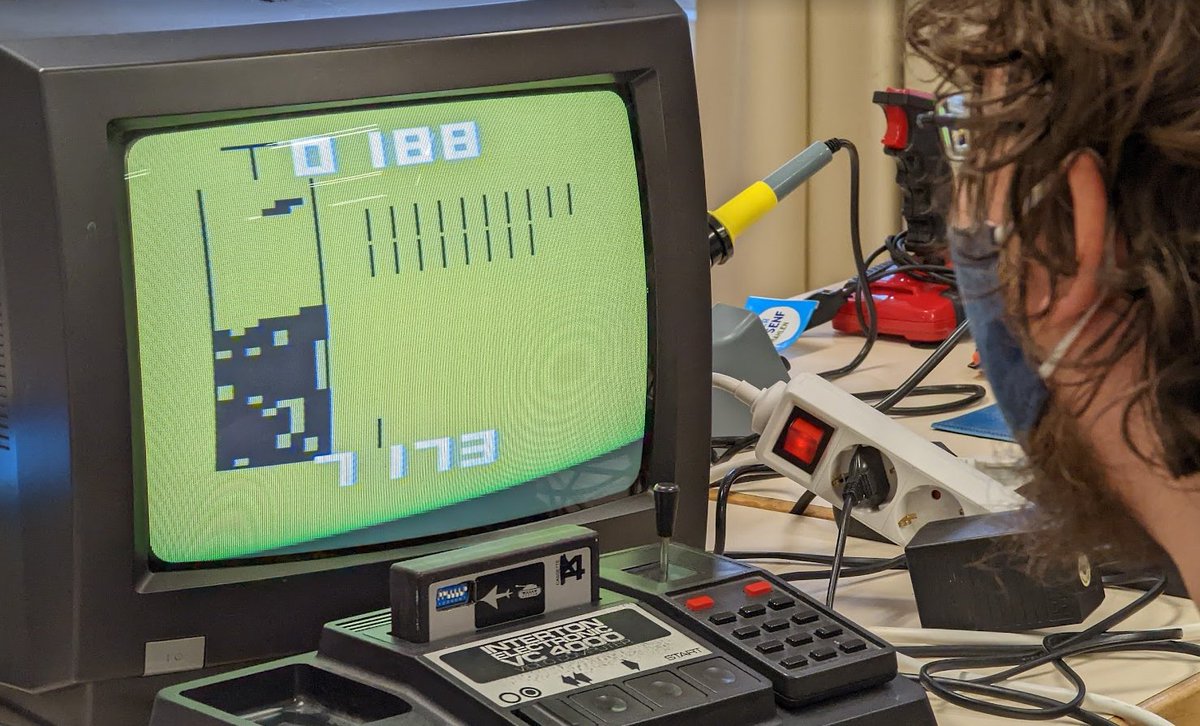 senadpalic's tweet photo. Hey #retrogaming Hessen - Diesen Samstag ist wieder #homecon in Hanau.
Alte Rechner/Konsolen und noch ältere Männer laden ein zum Kaffe/Kuchen...
Die Jungs haben zig Jahre auf dieses Event gewartet, es ist die Ausgabe 69 (hue hue hue) <3 https://t.co/dfHflECmaL