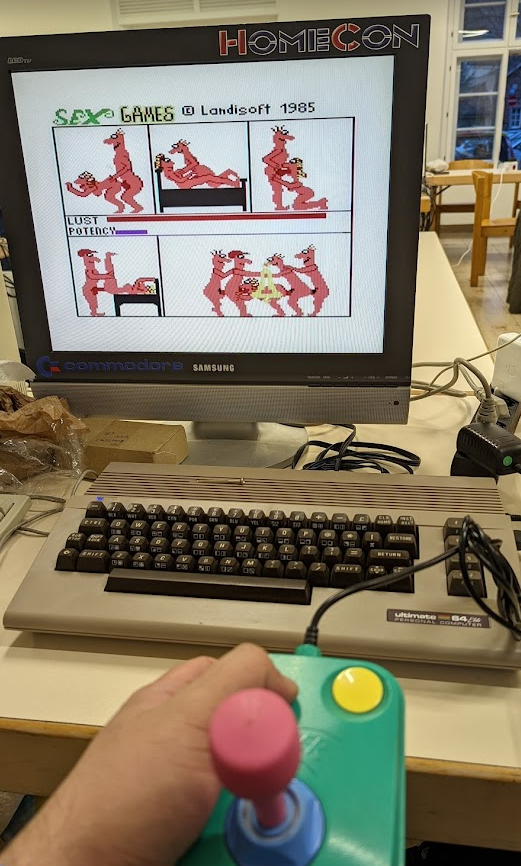 senadpalic's tweet photo. Hey #retrogaming Hessen - Diesen Samstag ist wieder #homecon in Hanau.
Alte Rechner/Konsolen und noch ältere Männer laden ein zum Kaffe/Kuchen...
Die Jungs haben zig Jahre auf dieses Event gewartet, es ist die Ausgabe 69 (hue hue hue) <3 https://t.co/dfHflECmaL
