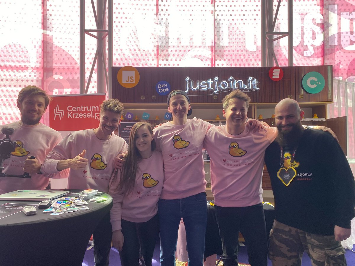 Tenebrael's tweet photo. Cały dzień z ekipą @JUSTJOIN_IT na konferencji #ilovedev w Warszawie 😎 Tak, ten jedyny w czarnym to ja 🤘
@sprawny @maniserowicz
#devstyle #justjoinit #programming https://t.co/uPu2WVDjYF