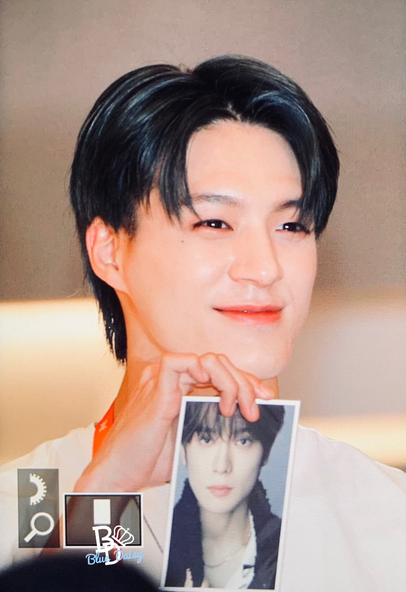 ก็นะ ต้องซื้อรูปพ่อเพราะจะเอาไปฝากแม่