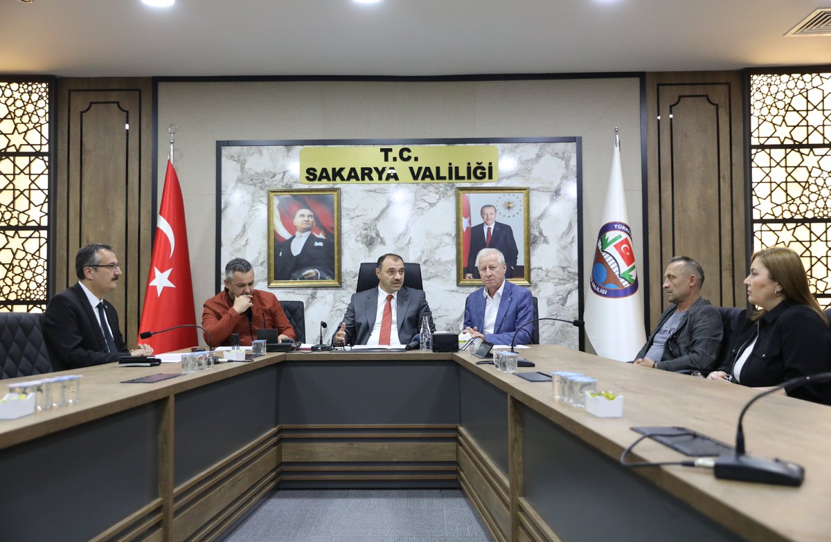 SakaryaValiligi's tweet photo. Valiliğimiz himayelerinde; TARIMKON,Ticaret Borsası,İl Tarım ve Orman Md.işbirliğinde yapılacak Örnek Aronya Bahçesi protokolü,Valimiz Sn.@valicetinoktay, TARIMKON Genel Bşk.Hakan Yüksel, Sakarya Ticaret Borsası Bşk. Adem Sarı ve İl Tarım ve Orman Müdürünün katılımıyla imzalandı. https://t.co/iCwF3Fr9H3