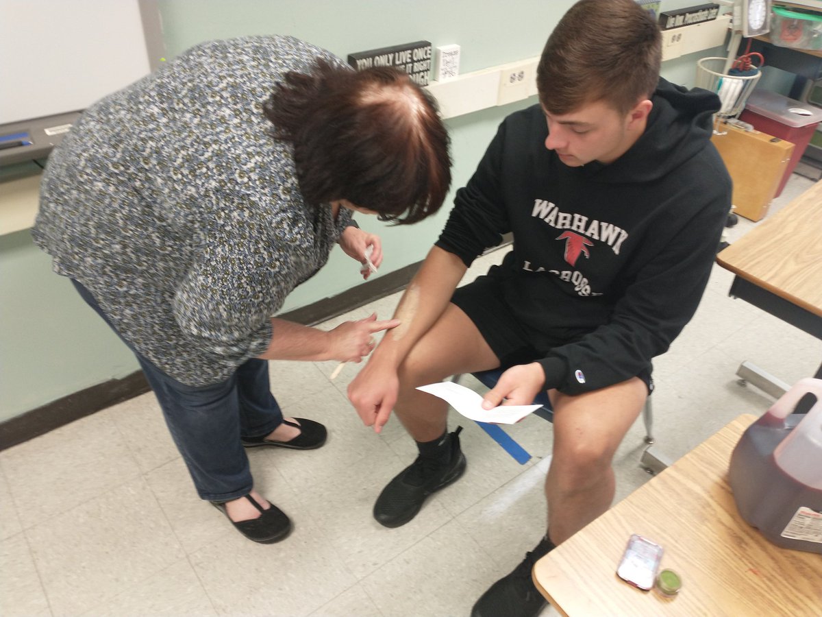 fcacad's tweet image. FC Academy students getting ready for a great day of simulation at the first Mock Mass Casualty event!  @FallsChurchHS @FCPSR2 @FCPS_CTE