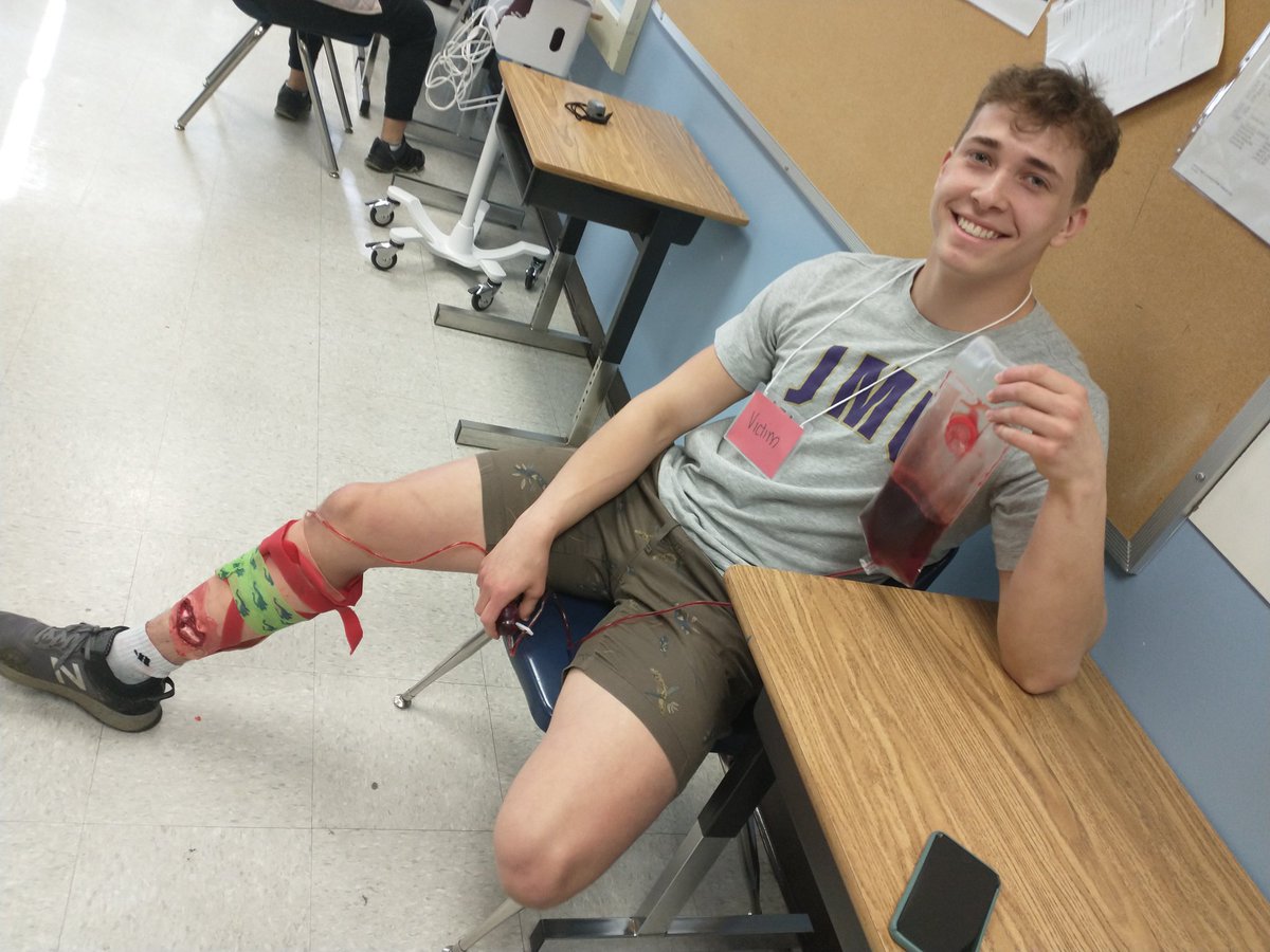 fcacad's tweet image. FC Academy students getting ready for a great day of simulation at the first Mock Mass Casualty event!  @FallsChurchHS @FCPSR2 @FCPS_CTE