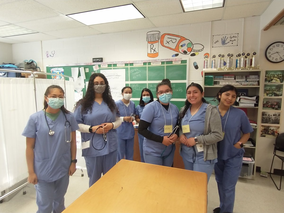 fcacad's tweet image. FC Academy students getting ready for a great day of simulation at the first Mock Mass Casualty event!  @FallsChurchHS @FCPSR2 @FCPS_CTE