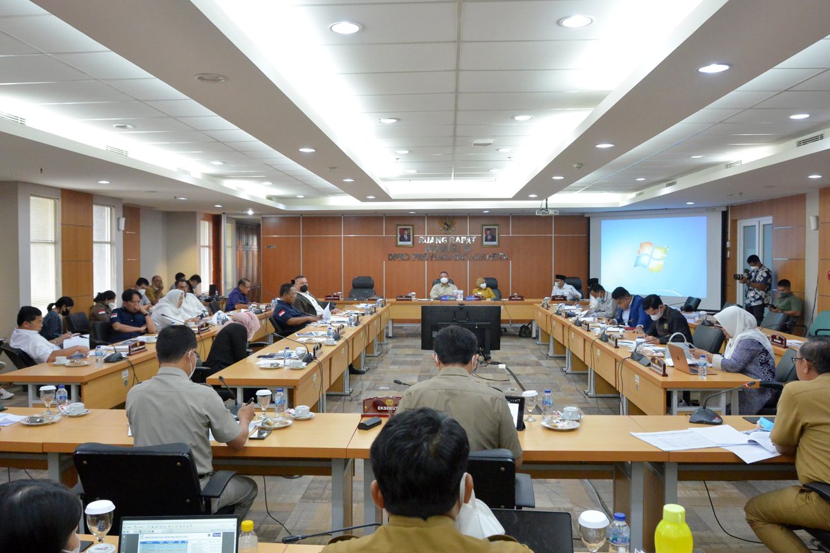 dprddkijakarta's tweet photo. Komisi D DPRD Provinsi DKI Jakarta menggelar rapat kerja bersama @dinaslhdki, @DinasSDAJakarta dan @perumahandki, Selasa (17/5), membahas program kerja di tahun 2023.
#DPRDDKI
#APBDDKI
#Jakarta
#programkerja
https://t.co/xEm9VHtnj4 https://t.co/LmgMPDFnEd