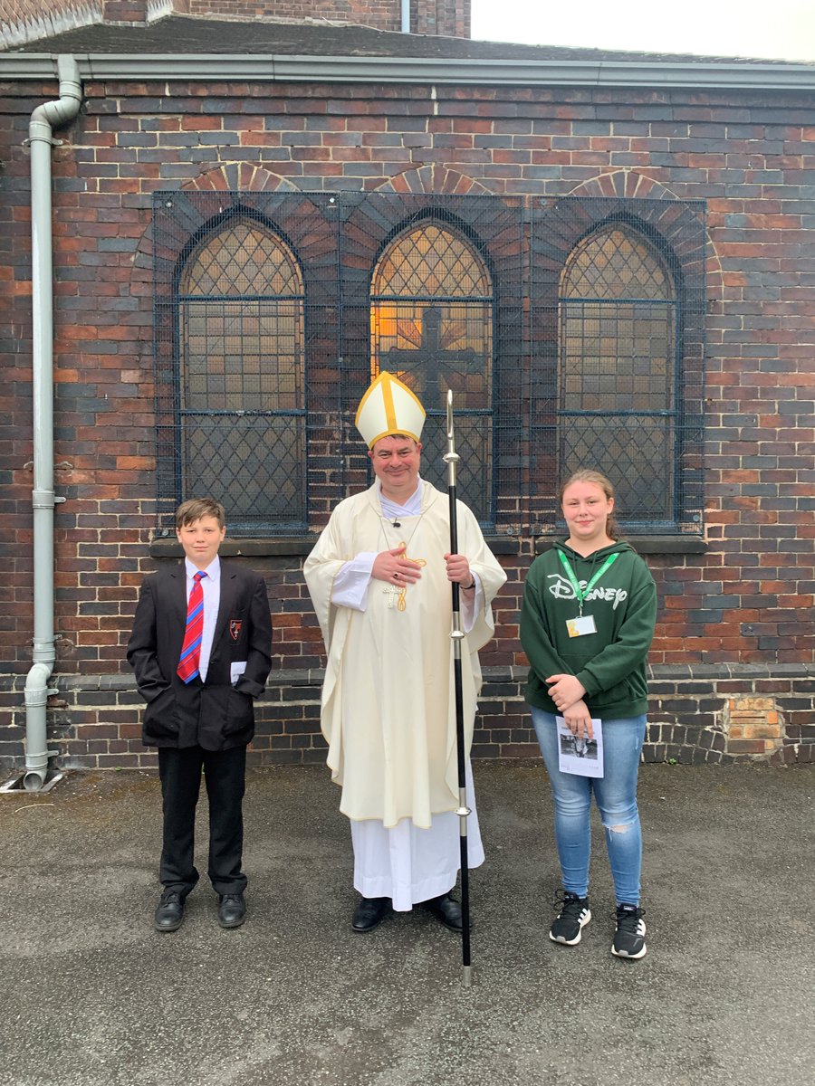 StThomasMoreCA's tweet photo. Last night students and staff represented us at the Good Shephard Mass. It was a lovely opportunity to gather and pray for the works of Father Hudson's Care. Mass was celebrated by Bishop Stephen. 
#FaithExcellenceRespect https://t.co/SXsADtdJ8a