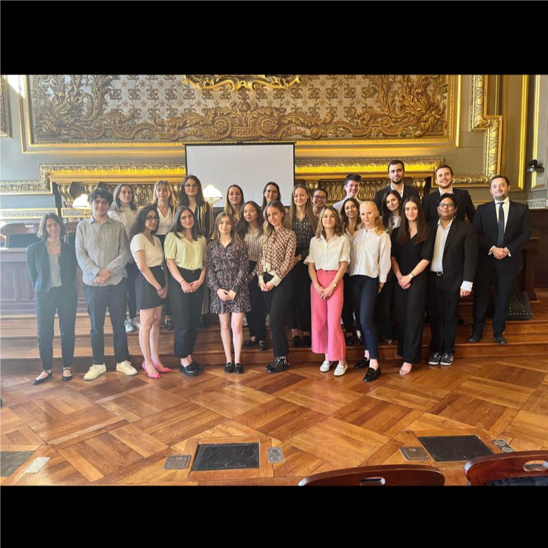 AledParis's tweet photo. Le @AledParis remercie chaleureusement Mme Marie-Liesse Guinamant de la @Courdecassation qui a convié ses étudiants à visiter la Cour de cassation vendredi dernier.  @IEJSorbonne @SorbonneParis1 #FXL #SIR  #IEJParis1 #Courdecassation #restructuring #paris 1/2 https://t.co/Q3LCKbuFSE
