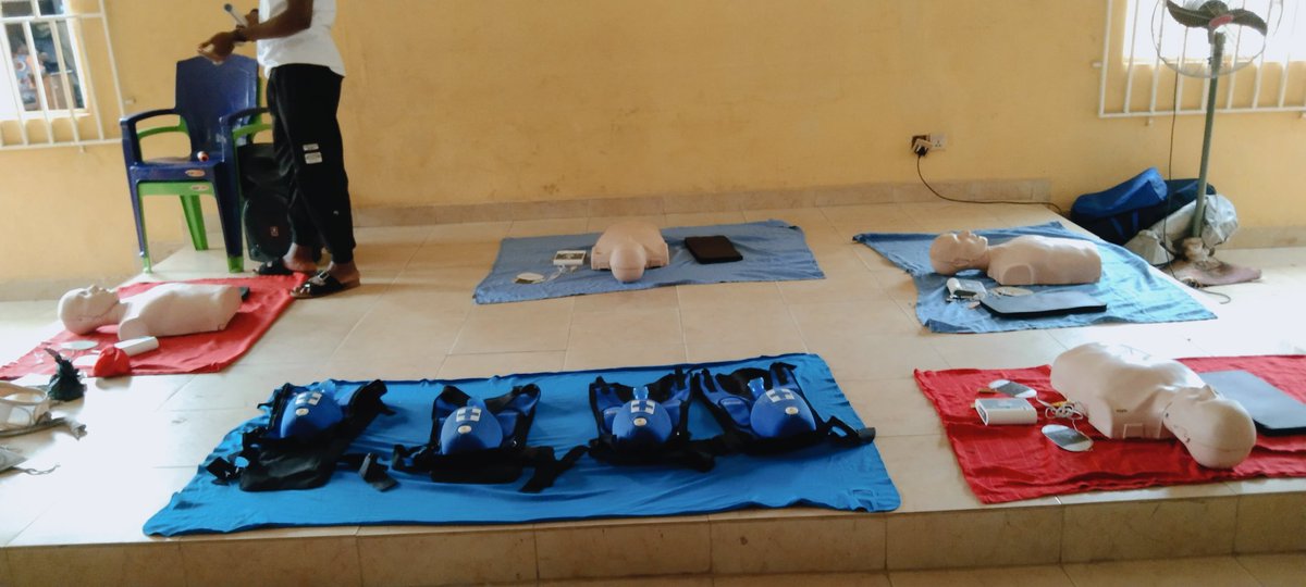 okhtimothy's tweet photo. @LifesaversNG we facilitated a First Aid Training for National Youth Service Corps(NYSC) members at the NYSC Egor secretariat.

we are passionate about equipping the populace with basic first aid skills and the confidence they need to approach any emergency.

#BLS
#Emergency
#CPR https://t.co/kwnp2NZkYI