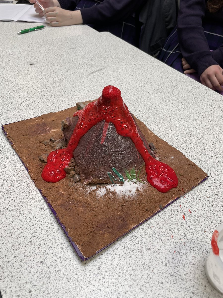 ScienceRHS_'s tweet photo. A great day with year 9 erupting volcanos! https://t.co/qn1Xen0UMP