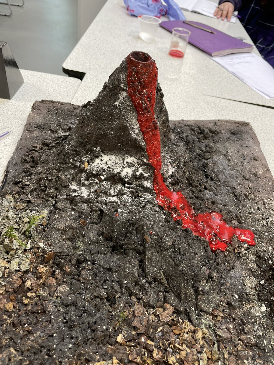ScienceRHS_'s tweet photo. A great day with year 9 erupting volcanos! https://t.co/qn1Xen0UMP