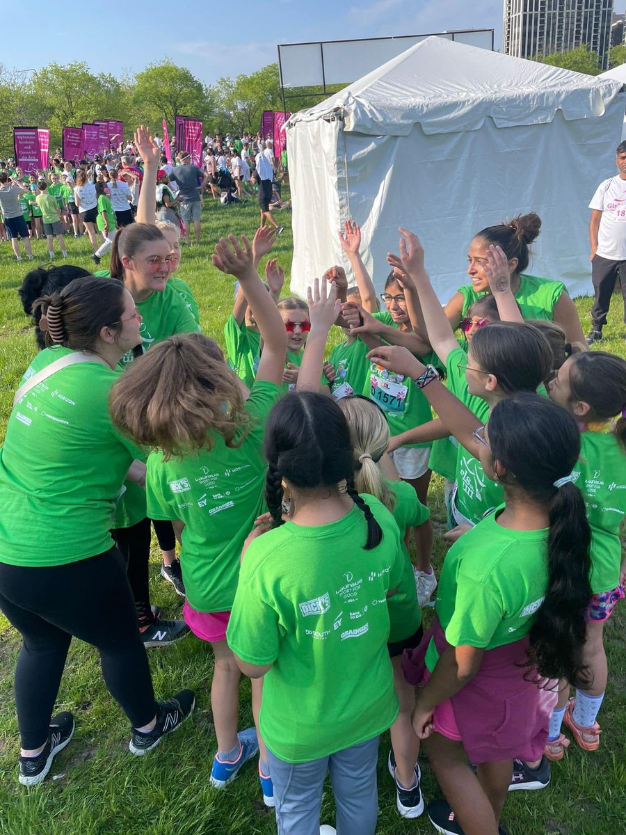 MissEmRen's tweet photo. Had the best time at the @GOTR_Chicago 5K with our Graham runners this past weekend! @GrahamElem204 https://t.co/iqC5WAkNlt