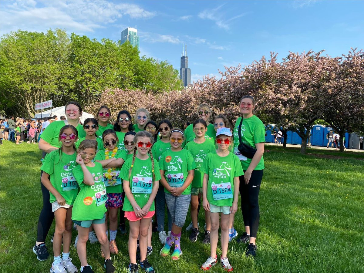 MissEmRen's tweet photo. Had the best time at the @GOTR_Chicago 5K with our Graham runners this past weekend! @GrahamElem204 https://t.co/iqC5WAkNlt