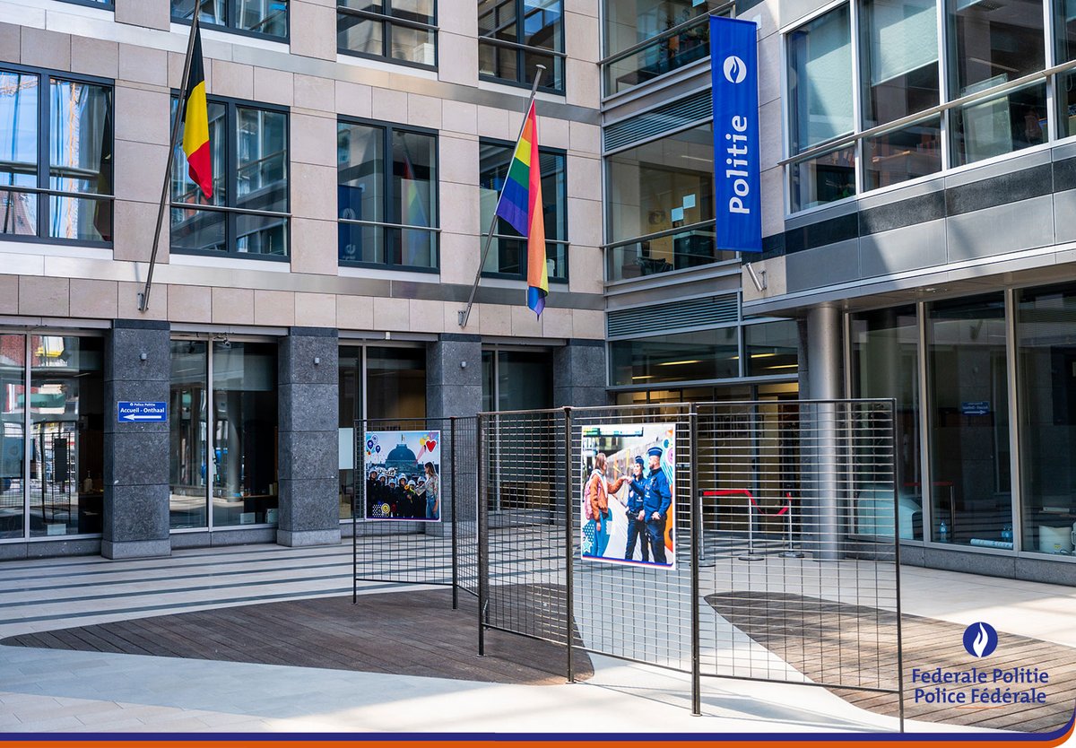 policefederale's tweet photo. La Police Intégrée et la ministre de l’Intérieur ont posé un geste fort en cette Journée internationale contre l'homophobie en signant un protocole renforçant davantage la coopération avec l’ASBL Rainbow Cops
 #IDAHOT2022
Plus d'infos : https://t.co/9zP9wc4IWF https://t.co/BJB5UCcFhW