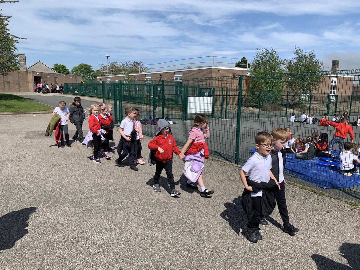 We’re off on an adventure! Some of primary one went for a walk round Dyce this afternoon to look for places to put some of our fairy doors! #Expedition8 #DycesDen #OutdoorLearning 🚶🏻‍♀️🧚‍♀️🍃 <a href="/MrsRose67097001/">Mrs Rose</a> @MissSarahLaw <a href="/MissTait21/">Miss Tait</a> <a href="/MissBain_EYP/">𝘏𝘦𝘢𝘵𝘩𝘦𝘳 𝘉𝘢𝘪𝘯</a> @DycePrimary