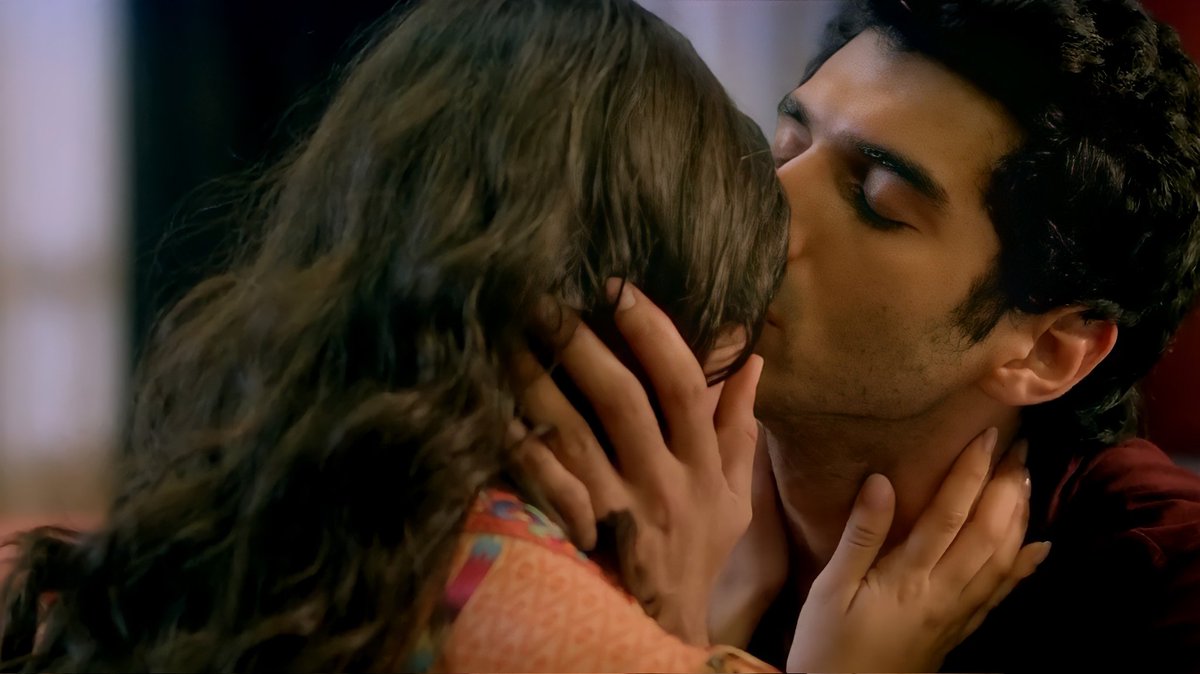 shrafilmography's tweet photo. the beauty of aashiqui 2 ❤️🧿
Dir. @mohit11481
@ShraddhaKapoor #AdityaRoyKapur https://t.co/pQCNnoRlRA