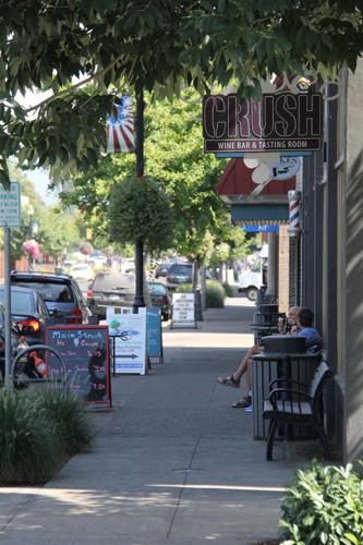 uopppm's tweet photo. ICYMI // PPPM's Institute for Policy Research and Engagement teamed up with the City of Monmouth to update the city’s Downtown Plan. The 20 year plan accounts for what residents want for the city, including walkability, art, downtown character, and more.
https://t.co/dxEsDIVZXu https://t.co/bHViHV3yUX
