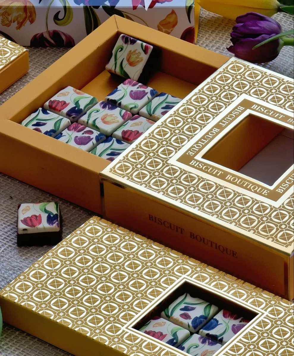 30% SUMMER SALE 💥
Delicious Mosaic Chocolate Bonbons with 30 % off now! Available for a limited time only at biscuitboutique.co 💛
💚Vegan
🌴Palm oil-free
🌱Gluten and Dairy-free 
✨ Suitable for Halal diet requirements

#biscuitboutique #edibleart #chocolatelovers #sale